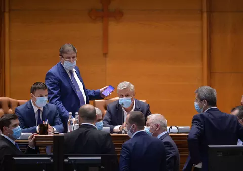 Proiectul de impozitare a pensiilor speciale cu 85 %, analizat de Comisia de buget din Camera Deputaților. USR acuză că în vizor sunt toate pensiile românilor