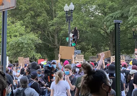 Un jurnalist american, despre protestele din SUA: “Țara se apropie de 20% șomaj și nu apare nici un semn de redresare economică, nu cred că tensiunile sociale s-au terminat”