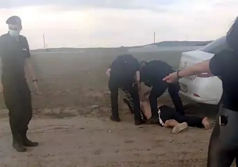 Intervenție brutală în Tulcea: un căruțaș a fost pus la pământ și bătut de poliţişti şi jandarmi