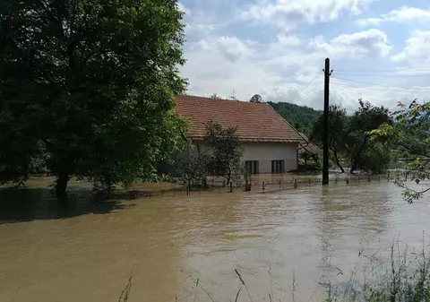 Cod portocaliu de inundaţii pentru râul Bistra şi Cod galben pentru Arieş. Trei județe, amenințate