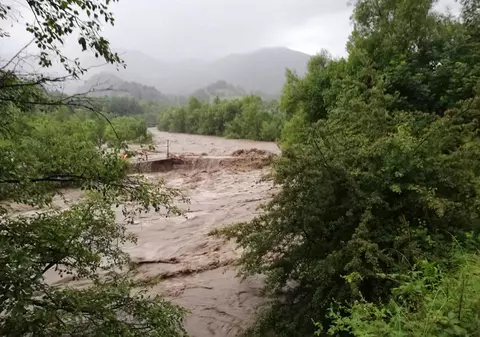 Turiștii sunt sfătuiți să nu-și programeze ture în Retezat, din cauza ploilor