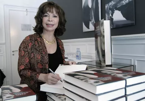 Scriitoarea Isabel Allende consideră că pandemia a scos la lumină inegalităţi flagrante: “Unii au petrecut izolarea pe un iaht în Caraibe, în timp ce alţii au suferit de foame”
