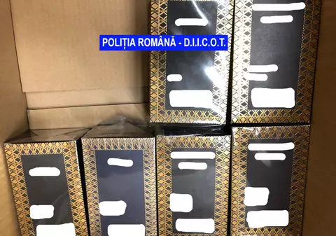 DIICOT a destructurat un grup infracţional care a vândut parfumuri false pe internet în valoare de 4.000.000 de lei