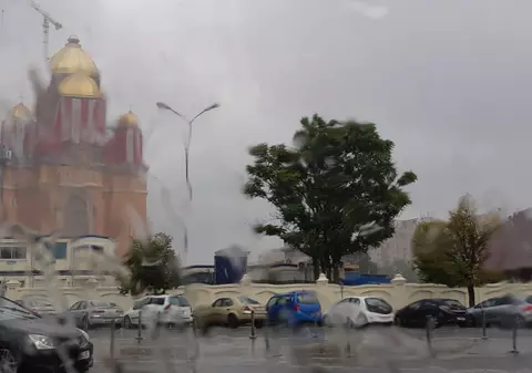 Codul portocaliu de furtuni, prelungit. Ploi torențiale în aproape toată țara