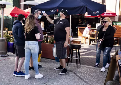 SUA au înregistrat 288 de decese în ultimele 24 de ore. În Los Angeles au fost închise barurile