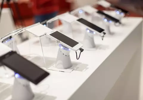 Telefoanele mobile care nu mai pot fi vândute de pe 27 iunie. Amenzile ajung până la 100.000 de lei