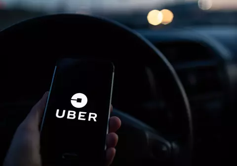 Pasagerii Uber, puși să-şi facă un selfie pentru a dovedi că poartă mască dacă vor să folosească aplicația