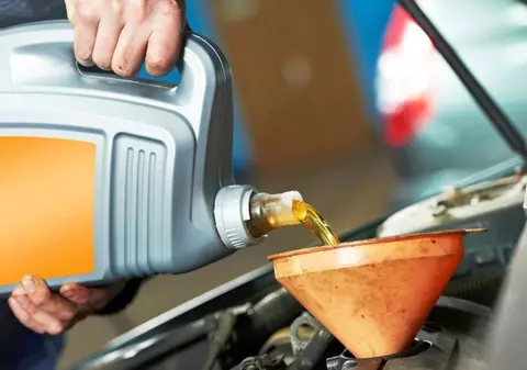 Toți șoferii trebuie să știe acest lucru: când înlocuim uleiul la mașină