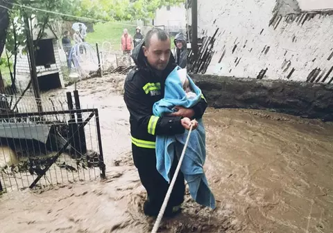 Ludovic Orban: Riscul cel mai mare de inundaţii este pe Prut, unde urmează să intre viitura din Ucraina