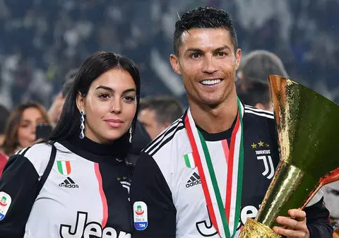 Cât costă inelul de logodnă pe care i l-a dăruit Cristiano Ronaldo iubitei sale