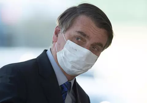 Președintele Braziliei zice că nu se vaccinează anti-COVID-19. Bolsonaro, reticent la reacțiile adverse: „Femei cu barbă” şi „transformări în crocodil”