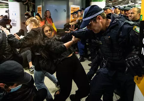 Incidente în Australia, la protestele cu zeci de mii de oameni împotriva inegalității rasiale