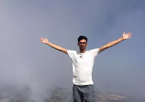 Tânărul care ajuta zeci de copii la fundația lui Mihăiță Neșu a murit. Povestea lui Vasile a impresionat mii de oameni. “A vrut să lupte până în ultima clipă pentru viaţă”