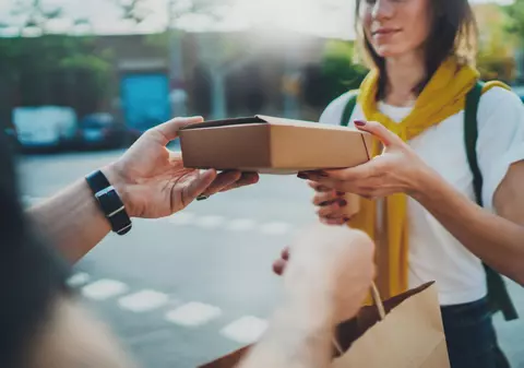 Provocare de weekend. Cum m-au făcut un film și un joc pe play station să înțeleg că suntem toți niște curieri