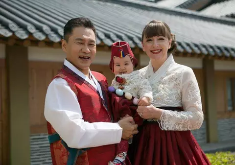 O româncă trăiește de un deceniu în Coreea de Sud, într-o lume complet tehnologizată. “În telefon ai toată viața: permisul auto, buletinul, CNP-ul și datoriile la bănci”. Cum e viața în pandemie