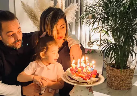 Soția lui Tudor de la Fly Project și-a luat fetița și a plecat la mare fără artist. Ce s-a întâmplat între ei. “Nu pot să înțeleg chestia asta”