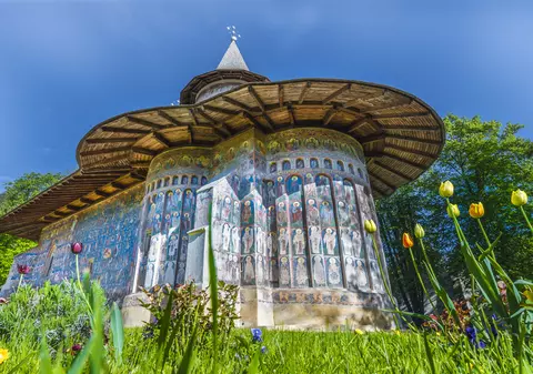 Mănăstirile din Bucovina, pe lista celor 25 de destinații din lume recomandate de Bloomberg pentru 2022