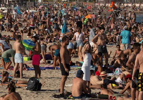 Spania instituie noi restricţii după ce numărul cazurilor de coronavirus a crescut din nou. Plaje și  localuri nocturne, închise