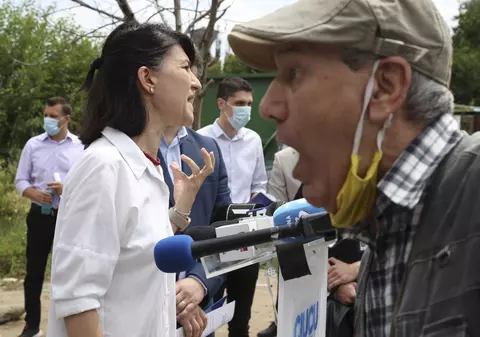 Scandal la o conferință PNL în București. Ministrul muncii, întreruptă de un bărbat: “Mărește-mi pensia!”. Liberalii acuză PSD că se folosește de pensionari