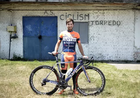 Cum se pregătește ciclistul Eduard Grosu de prima competiție de la începutul pandemiei. “Mi-e mai frică de șoferii de pe șosea decât de coronavirus”