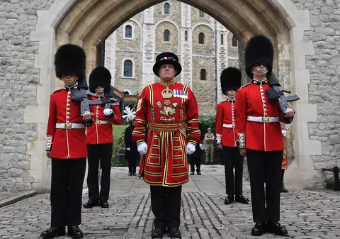 Mai mulți gardieni de la Turnul Londrei vor fi concediați din cauza pandemiei de coronavirus