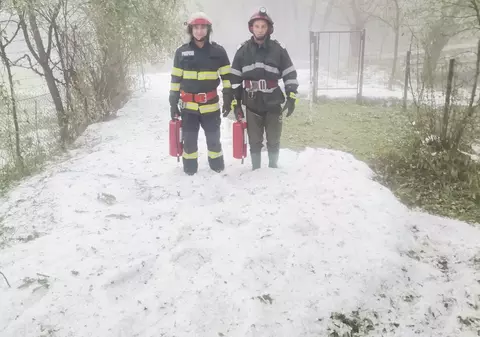 VIDEO |  Furtuni violente și grindină. Vremea a provocat pagube în mai multe zone