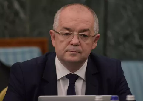 O șefă din Primăria Cluj-Napoca e infectată cu COVID-19, dar primarul Emil Boc consideră că nu e nevoie să testeze angajații. “A fost singură în birou și a purtat mască”