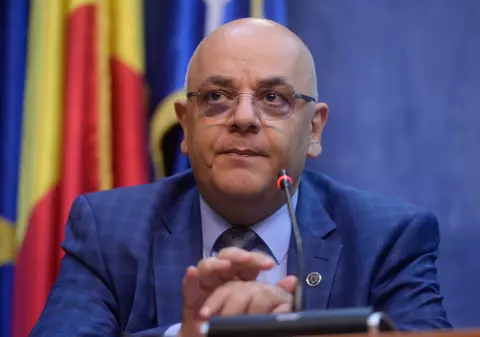 Raed Arafat dă vina pe prefecți pentru că nu le-au lăsat școlilor decizia de a alege scenariul în care încep în 14 septembrie