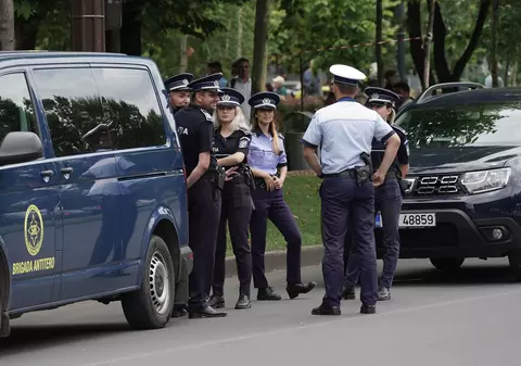 Alarmă falsă cu bombă în București. Valiză suspectă conţinea haine