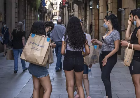 Noi restricții în Catalonia. Toate cluburile şi barurile de noapte se închid. Numărul cazurilor de coronavirus a explodat în ultimele zile