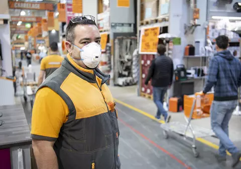 Un angajat al magazinului Hornbach din cartierul bucureștean Berceni, depistat cu COVID-19