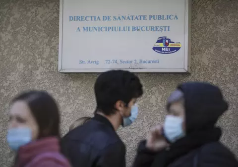 Un pacient cu COVID-19 s-a dus singur la spital, după ce a încercat trei zile să vorbească cu DSP: “Ambulanța mi-a spus că nu poate să vină, dacă nu e trimisă”