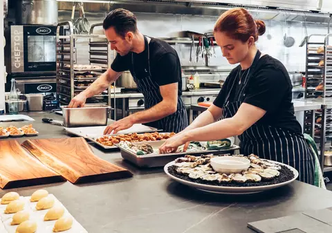(Publicitate) Top echipamente de care are nevoie un restaurant