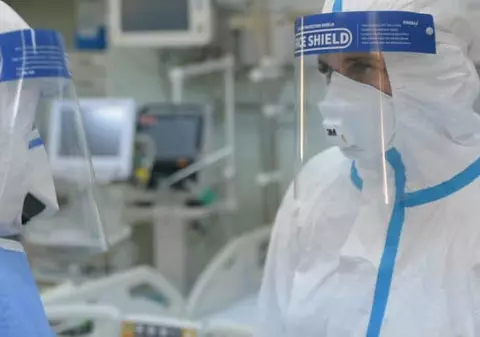 Reportaj Recorder, printre cadrele medicale de la Spitalul Nasta care tratează bolnavi COVID-19: „La capătul puterilor”