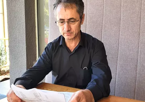 Un bărbat din Sibiu a fost externat din spital, când încă era infectat cu noul coronavirus: “Eu am probat pe pielea mea. E o simplă răceală. Mi-am îmbrăţişat şi fata”