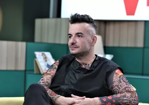 Prietenii lui Răzvan Ciobanu au ridicat un monument în memoria designerului, în locul în care și-a pierdut viața. Cum arată piatra funerară