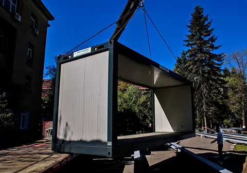 Spitalul modular pentru bolnavii COVID-19 din curtea Elias, gata de o lună, nu poate fi folosit. Managerul spitalului Elias nu a cerut aviz: "Nu am timp"