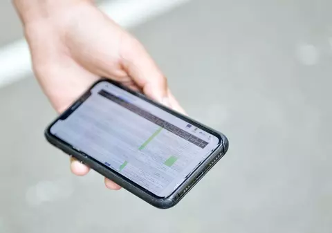 Elev eliminat de la Bacalaureat, după ce a fost prins cu telefonul în pantof și cu o enciclopedie de buzunar pentru clasele V-VIII