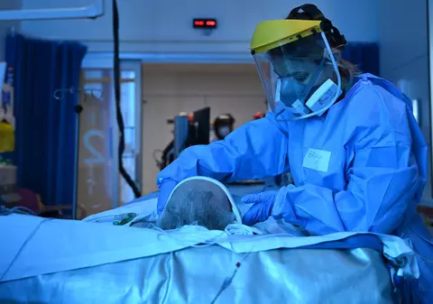 România, pe locul 2 în Europa la mortalitatea COVID, cu 45 de decese la un milion de locuitori. Ne depăşeşte doar Cehia