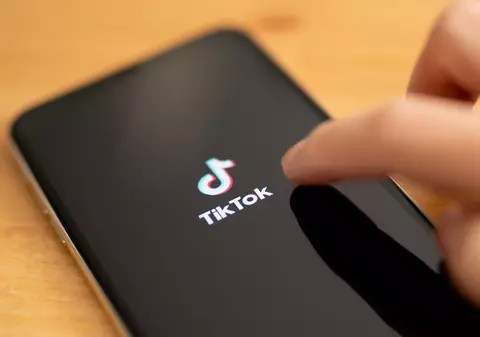 Microsoft se confruntă cu provocări tehnice complexe în reconfigurarea TikTok