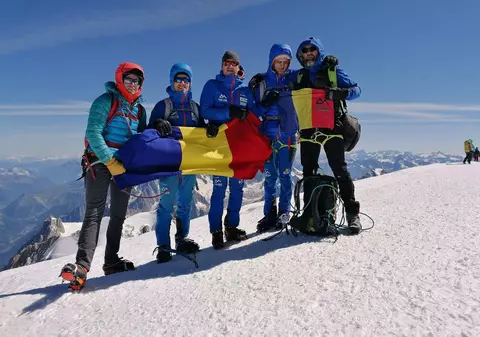 Doi sportivi români cu grave deficiențe de vedere au cucerit Mont Blanc: „Am transformat imposibilul în posibil”