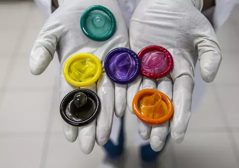 Președintele Fundației pentru Populația Mondială, despre efectele neașteptate ale pandemiei: ”E criză de prezervative. Pot fi milioane de sarcini nedorite în lume”
