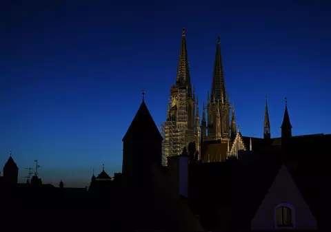 Un bărbat a căzut de pe schela catedralei din Regensburg în timp ce-și făcea selfie-uri