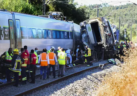 Un om a murit și alți 35 au fost răniți, în urma impactului dintre un tren de mare viteză și un vehicul de întreținere