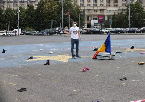 Protest inedit în Piața Victoriei, la doi ani de la violențele înregistrate la “mitingul diasporei” din 10 august. ”Diaspora dă papucii”