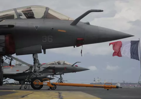 Tensiuni în Mediterana: Franţa mobilizează avioane Rafale şi nave de război pe fondul tensiunilor Grecia-Turcia