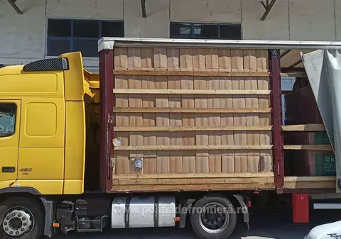 Captură-record de țigări în Vama Bechet. Un perete fals din remorca unui camion ascundea marfă de 2,4 milioane de lei