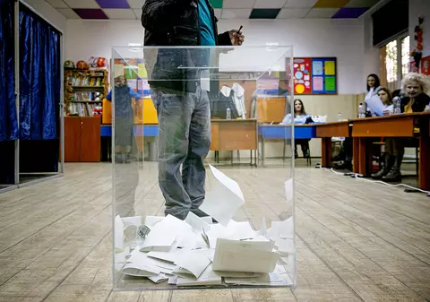 Buletinele de vot și ștampila se vor ridica de către votant, nu le mai dă comisia! Cum arată regulile de vot la alegerile locale de pe 27 septembrie
