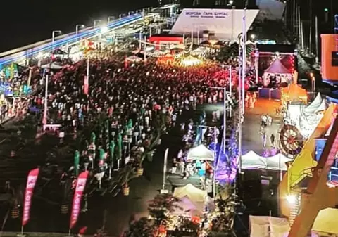 VIDEO | Imagini incredibile din Bulgaria, de la un festival de muzică cu 10.000 de oameni. Hituri din anii '90, fără măști și distanțare socială