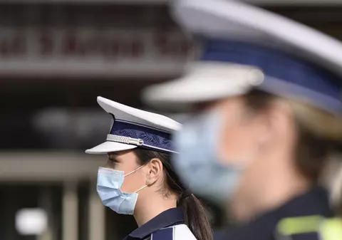 Un polițist din Timiș, atacat de un bărbat fiindcă i-a atras atenţia să poarte masca. Agresorul a fost reținut